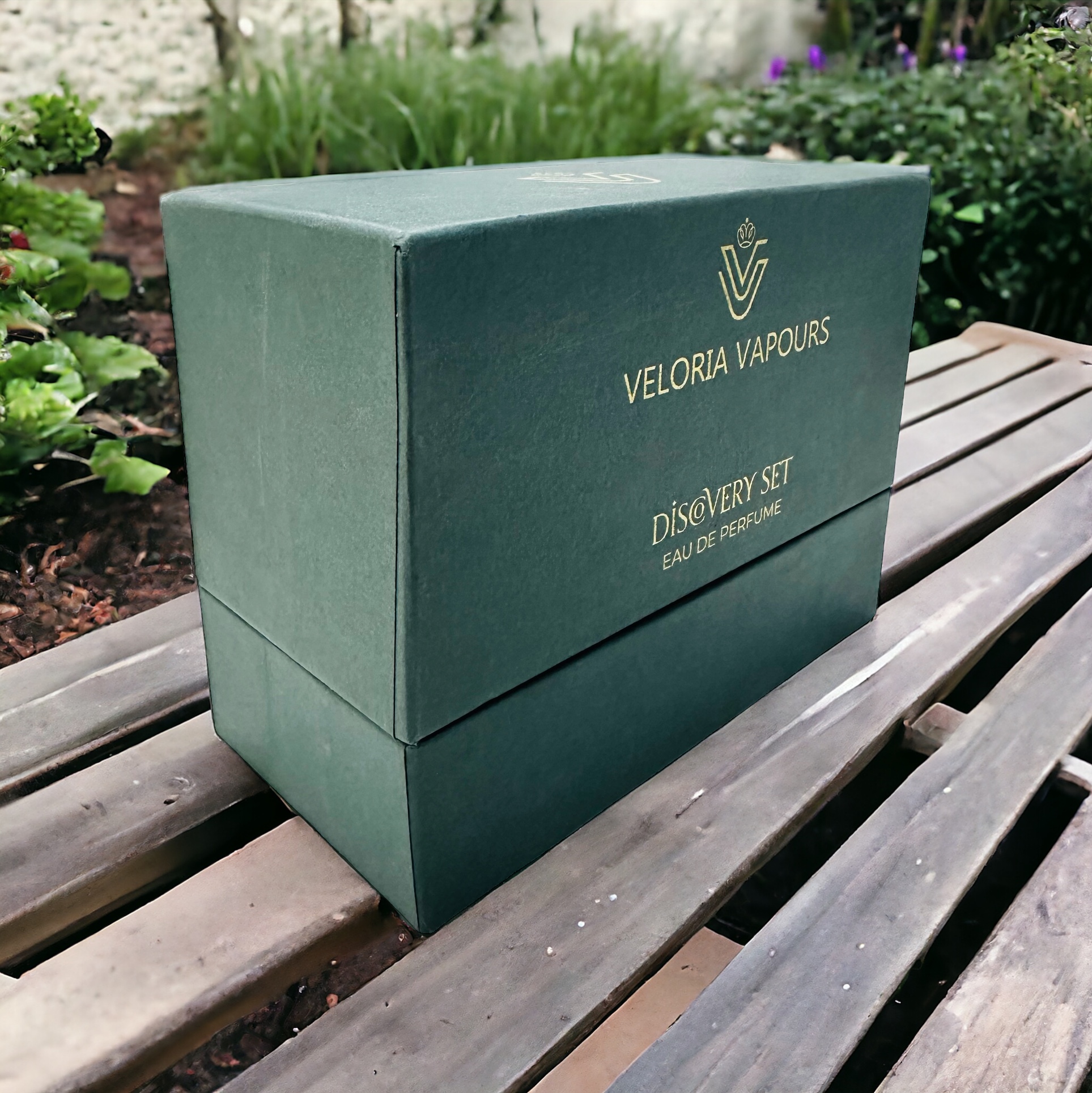 Emerald Elegance Stand Box